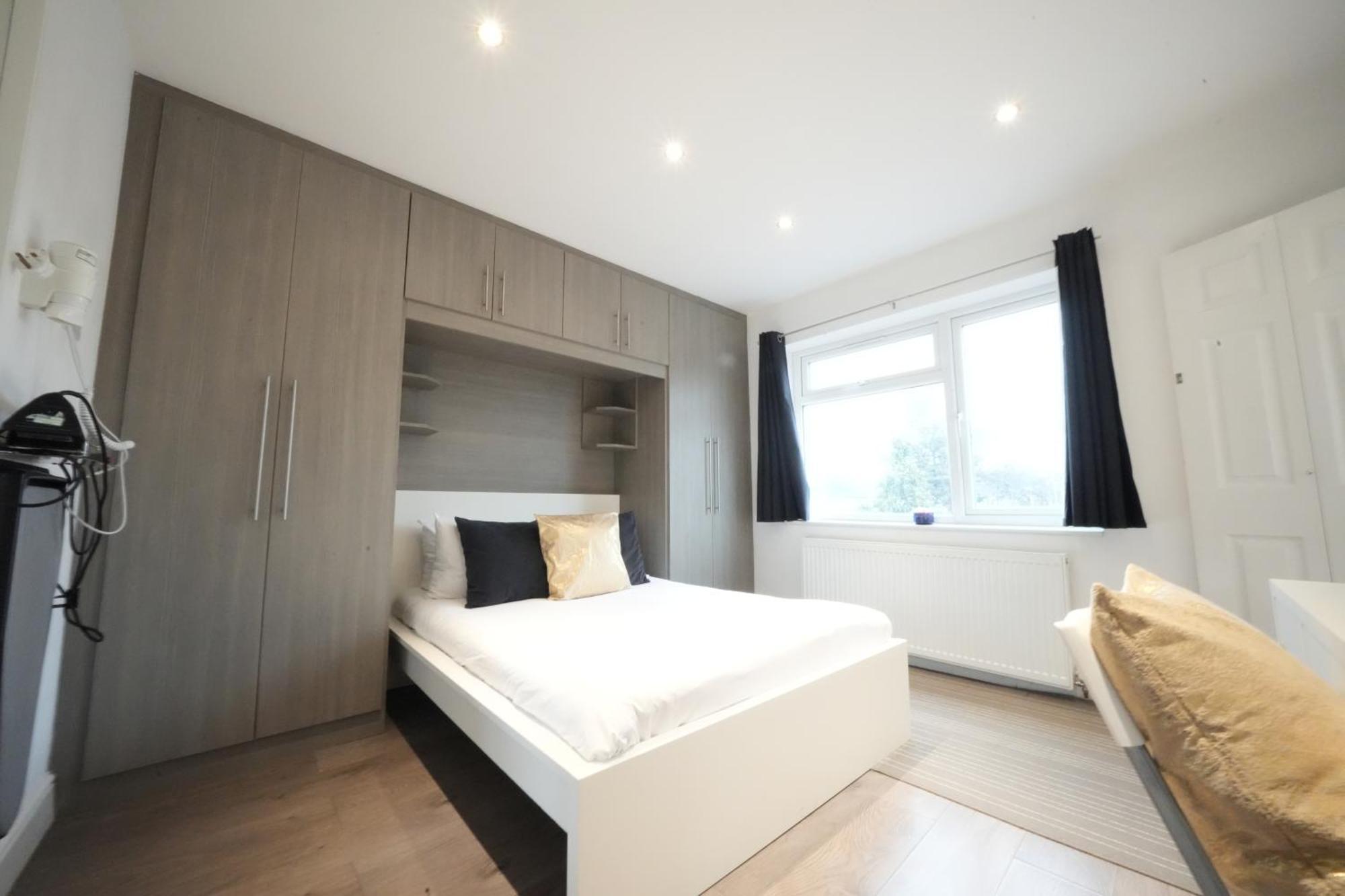 Grand Airport Ensuites Harmondsworth Exterior photo