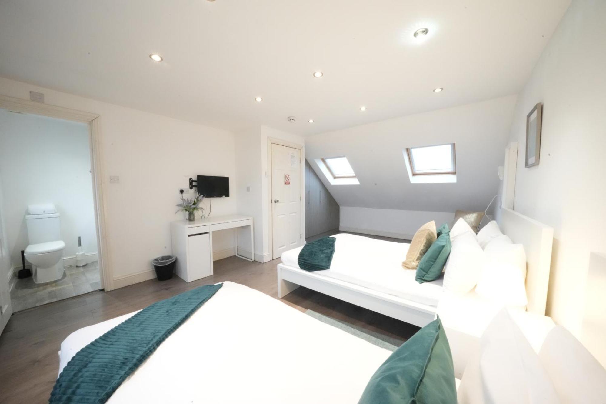 Grand Airport Ensuites Harmondsworth Exterior photo