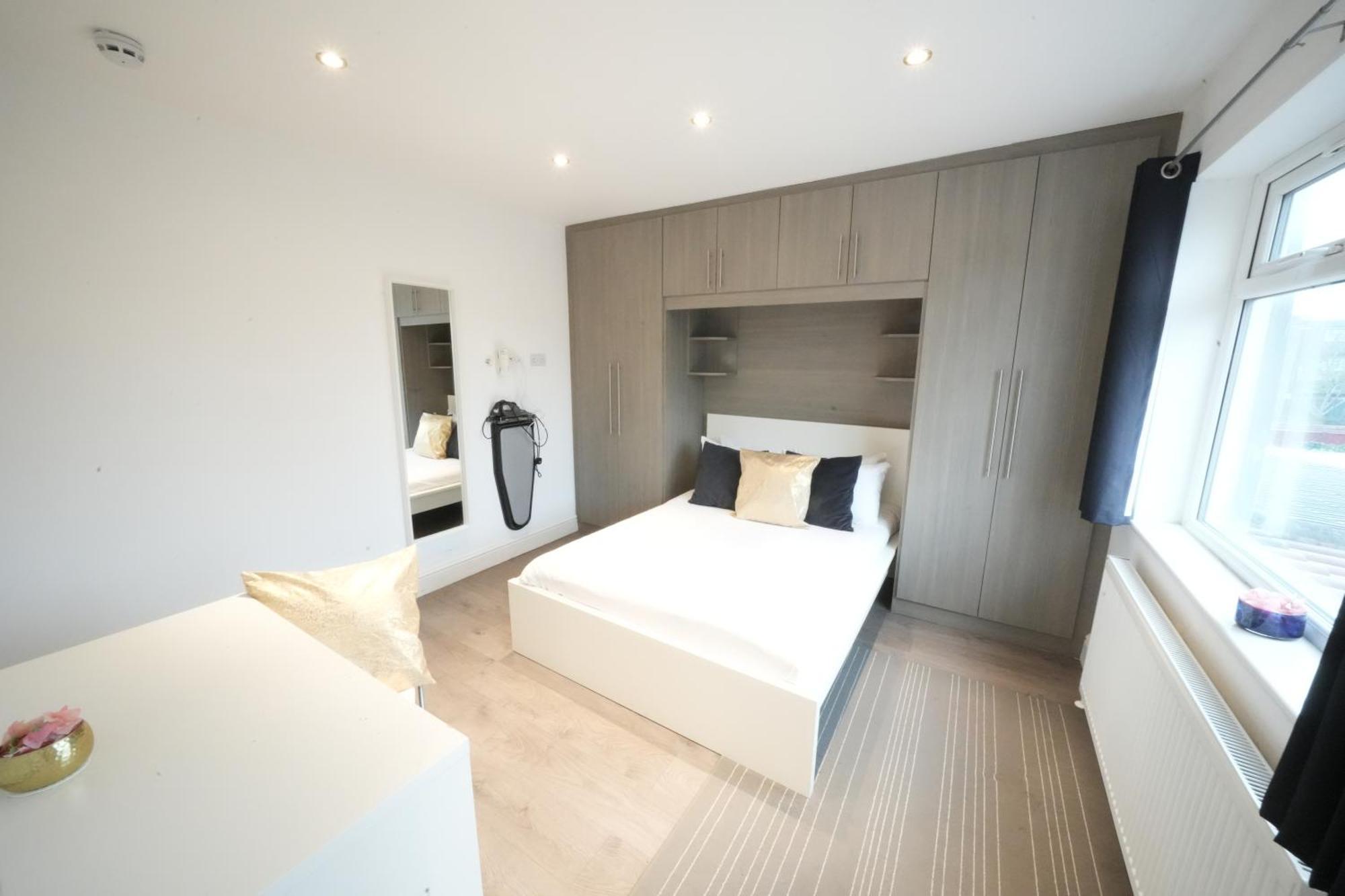 Grand Airport Ensuites Harmondsworth Exterior photo