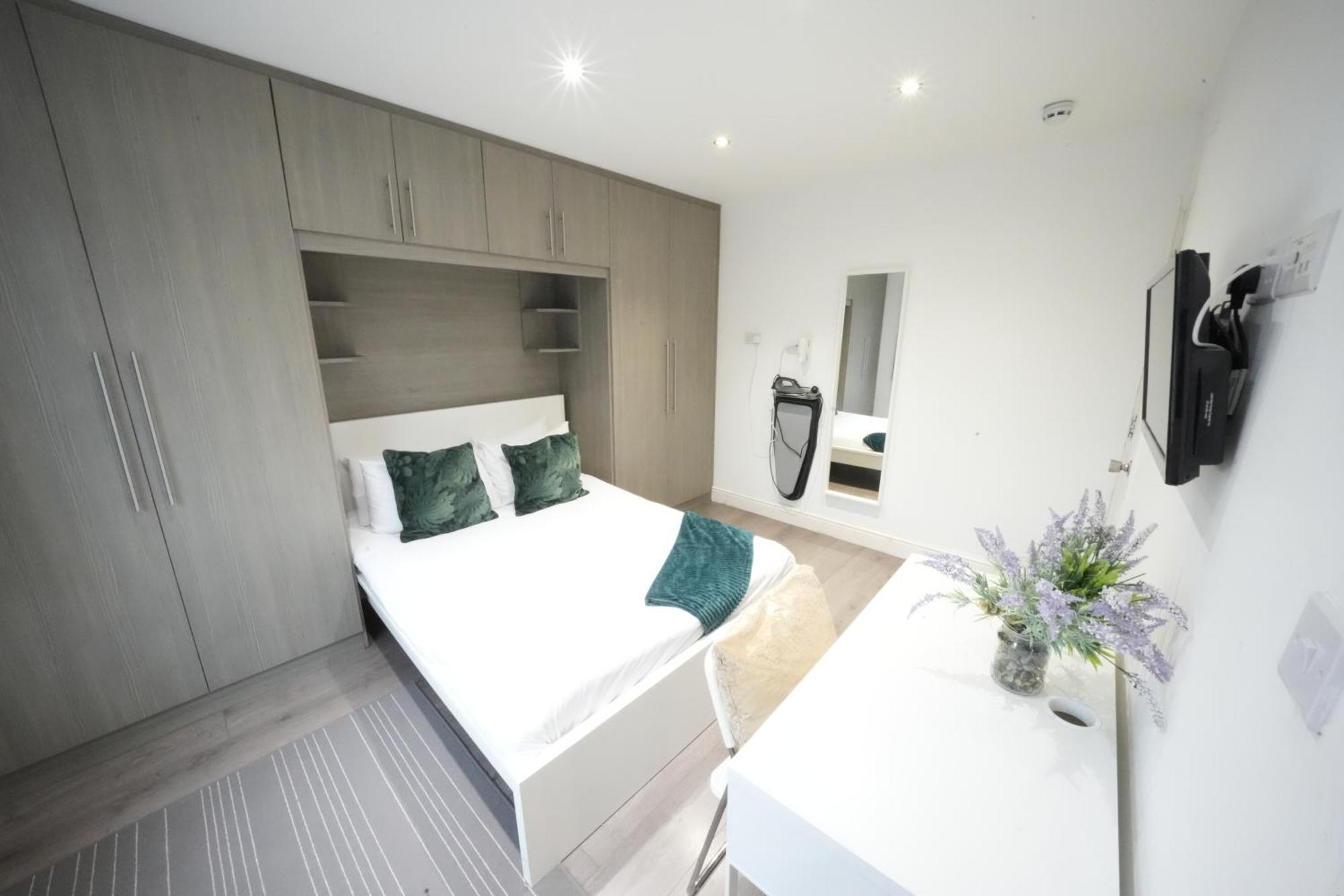 Grand Airport Ensuites Harmondsworth Exterior photo