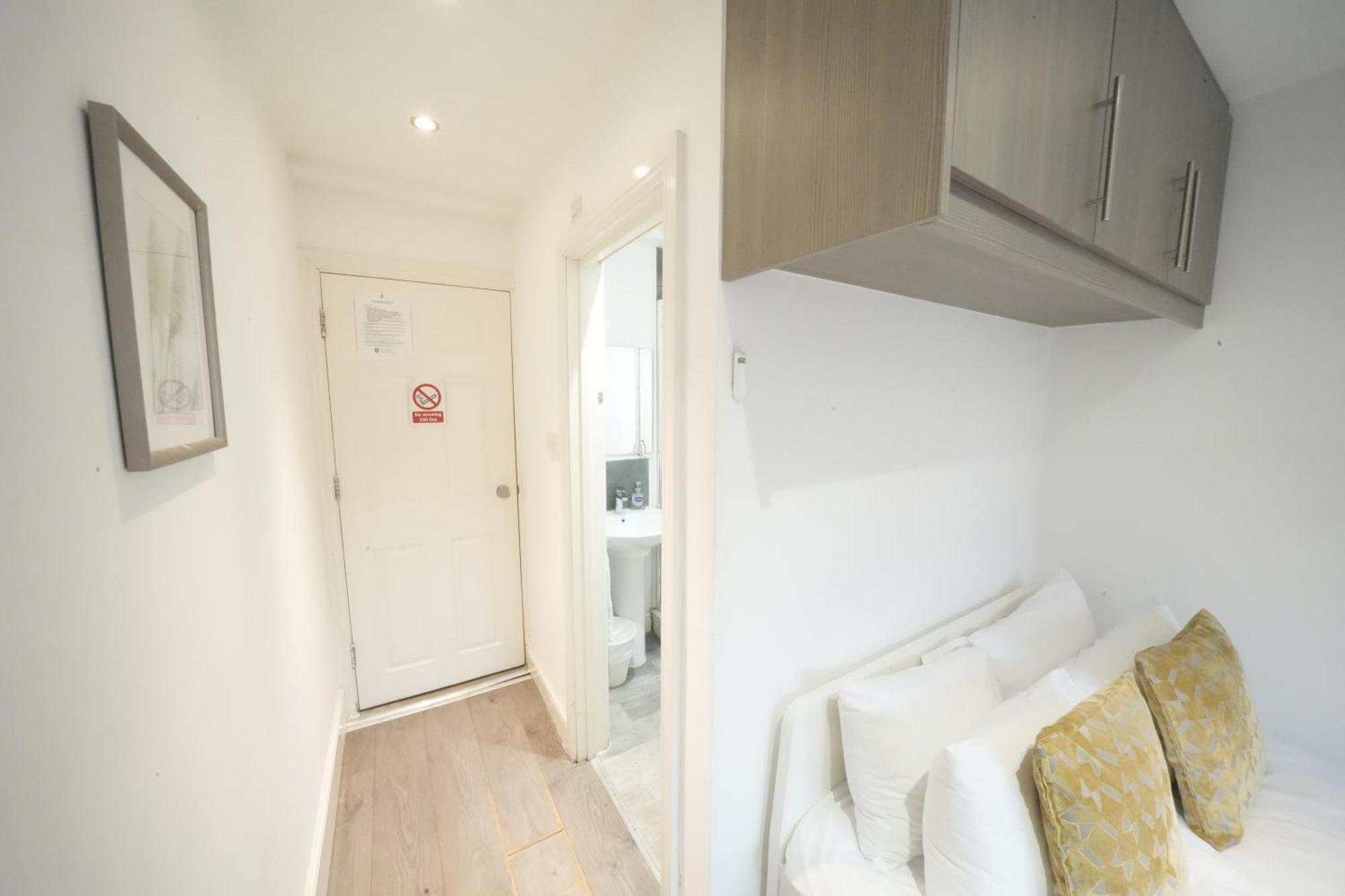 Grand Airport Ensuites Harmondsworth Exterior photo