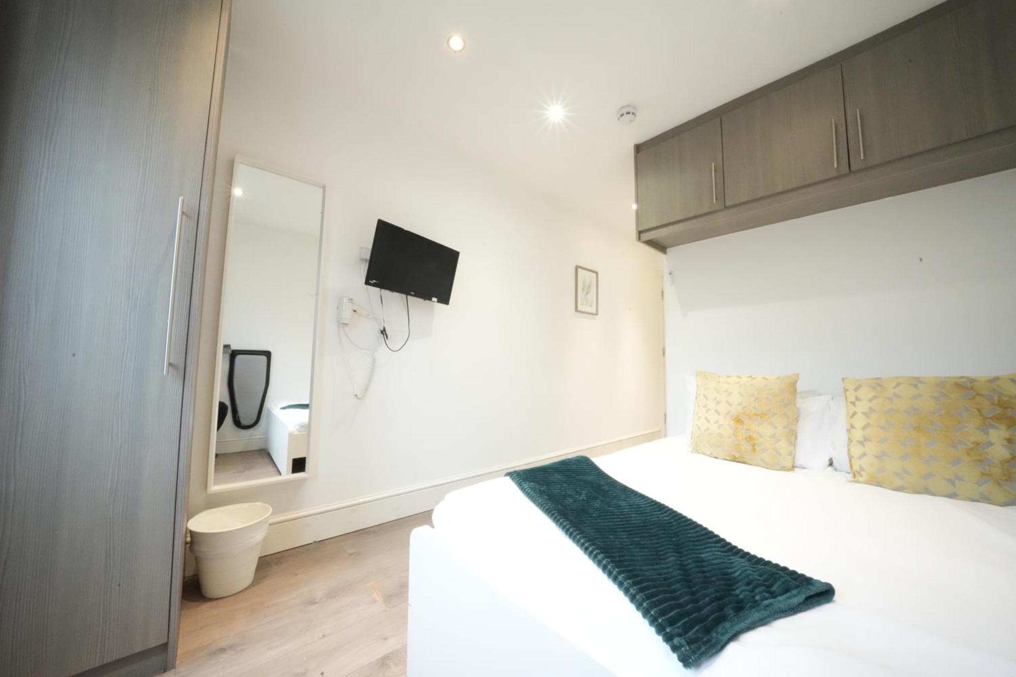 Grand Airport Ensuites Harmondsworth Exterior photo