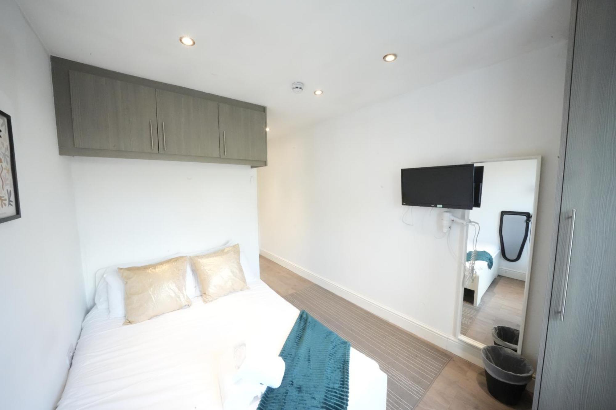 Grand Airport Ensuites Harmondsworth Exterior photo