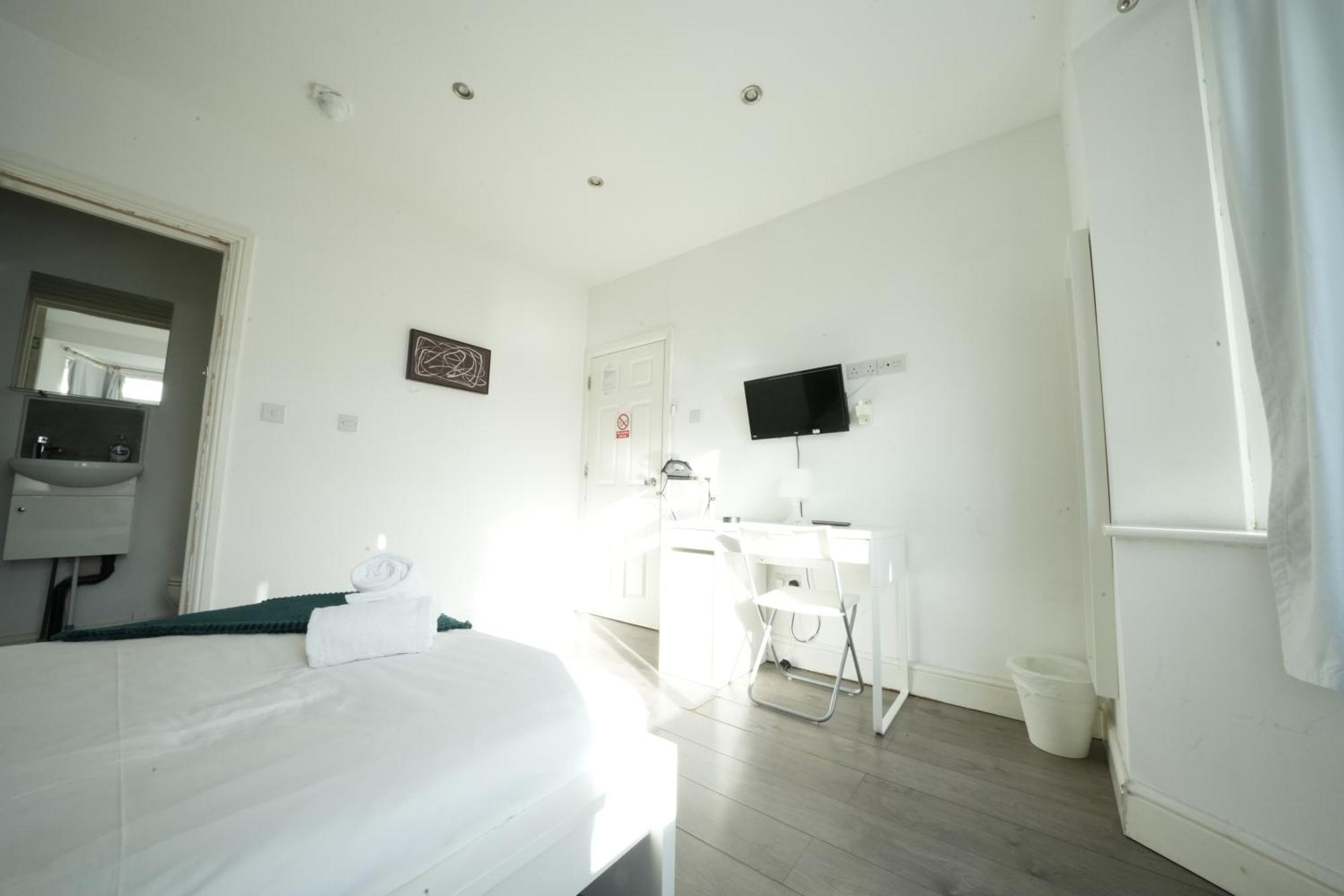 Grand Airport Ensuites Harmondsworth Exterior photo