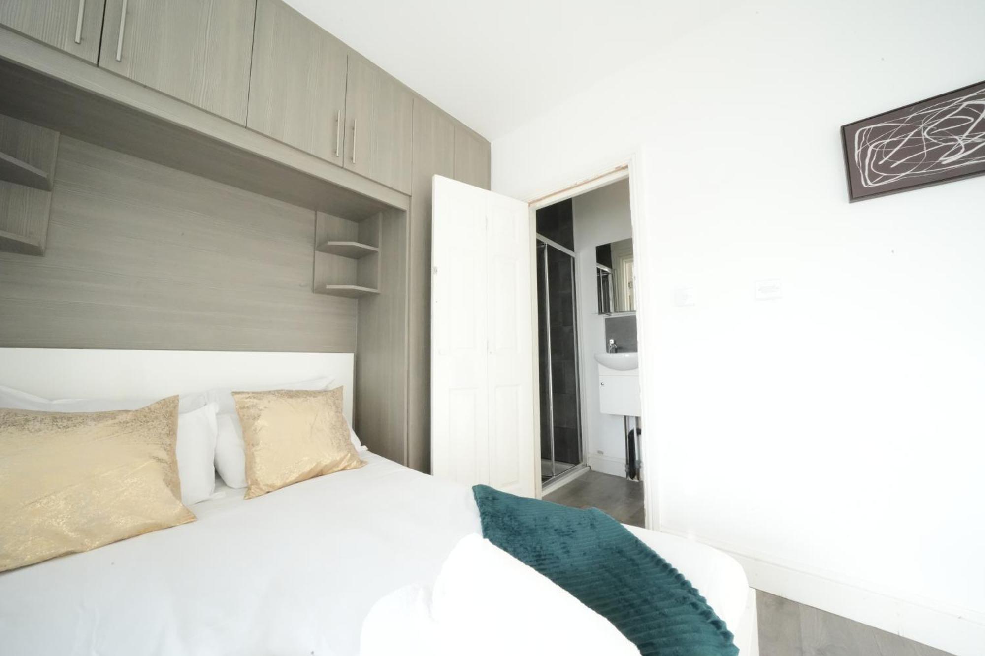 Grand Airport Ensuites Harmondsworth Exterior photo