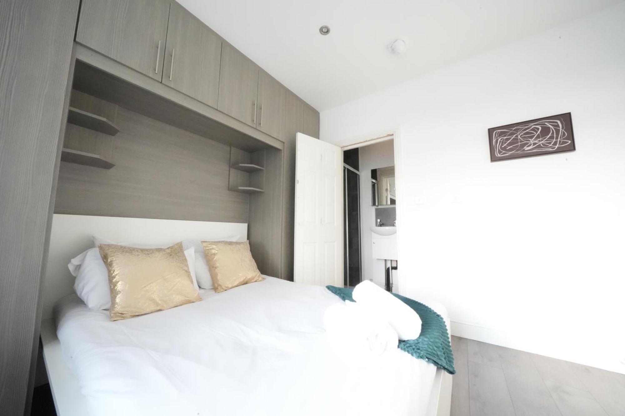 Grand Airport Ensuites Harmondsworth Exterior photo